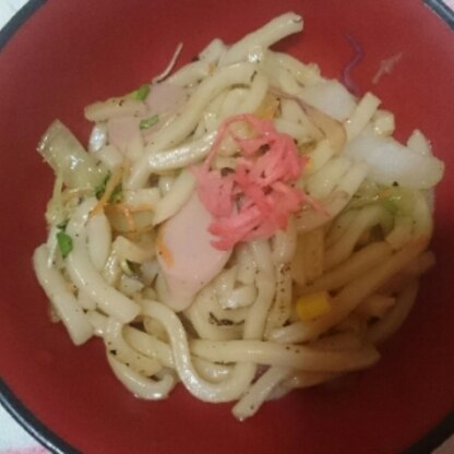 焼そばっぽいね♪美味しい～夜食に頂きました(^∇^)うどんの方がもちもちで美味しいかも!?ごちそうさまでした‼